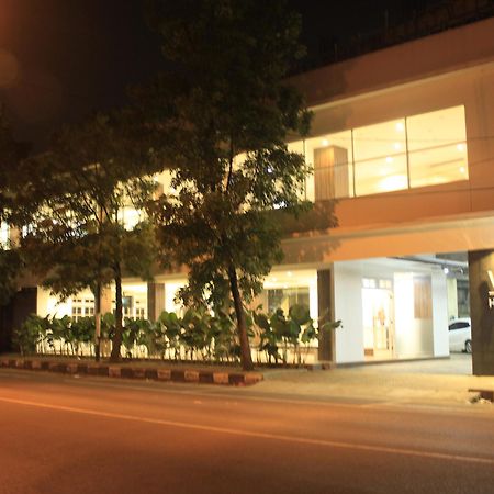 Veleza Hotel Bandung Exterior photo