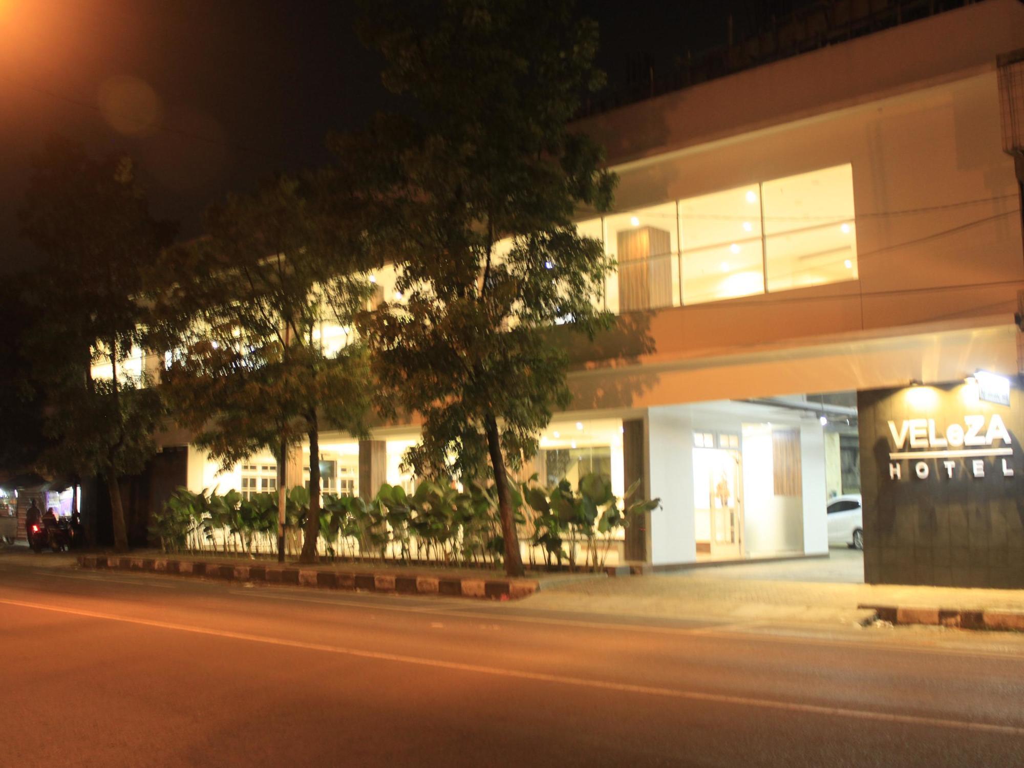 Veleza Hotel Bandung Exterior photo